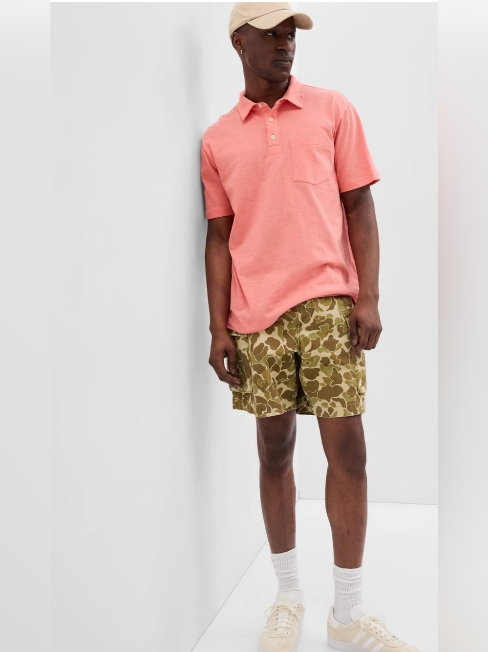 Gap men’s cargo shorts  in camo 8” in size 33.  NWT